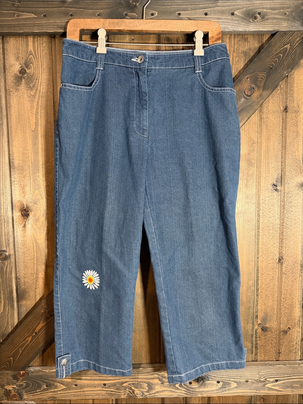 Women's Cropped Denim Capris  with Daisy Accent - Blue